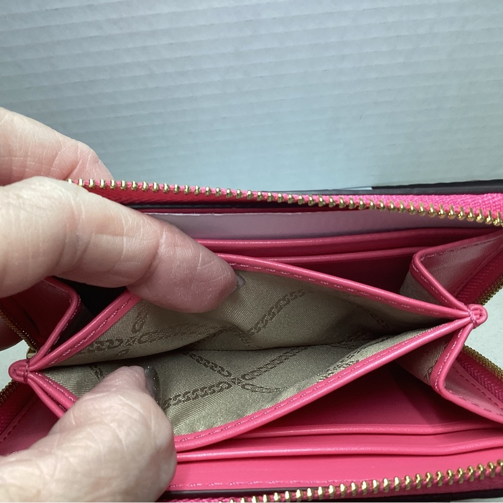 Michael Kors Wallet NWOT in a Pretty Pink - Picture 8 of 9